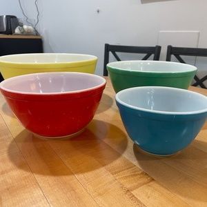 Vintage Pyrex Primary Colors Bowl Set